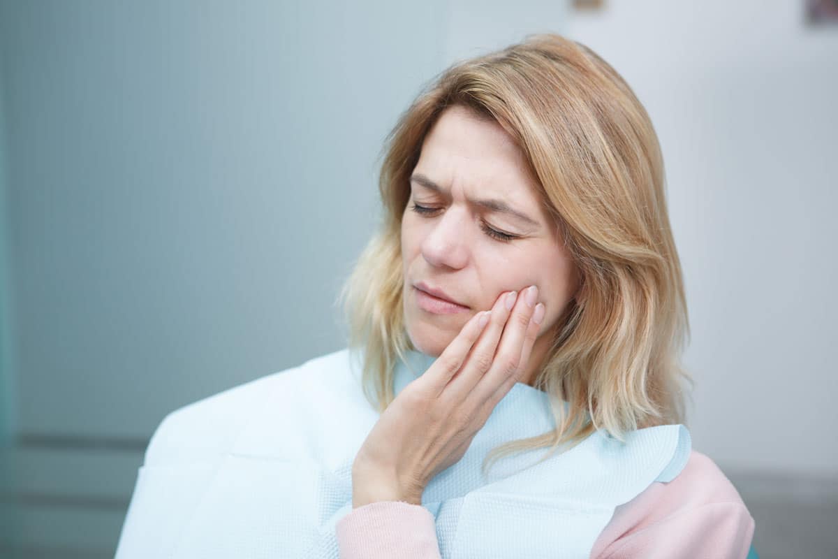 Perimplantite: come riconoscere un’infezione all’impianto dentale e come si cura