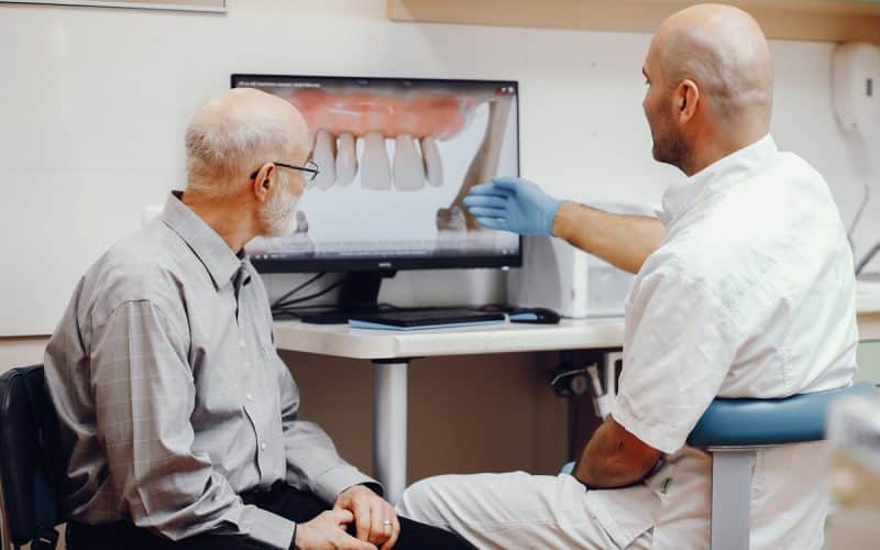Implantologia Dentale: rischi, preoccupazioni e controindicazioni