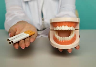 fumo e impianti dentali