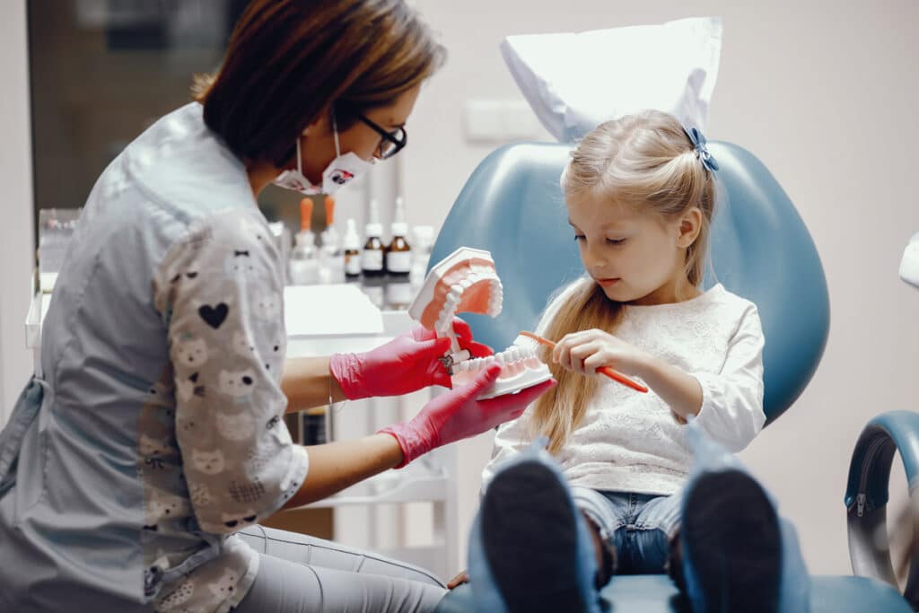 Bambini e prima visita dal dentista