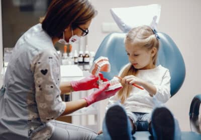 Bambini e prima visita dal dentista