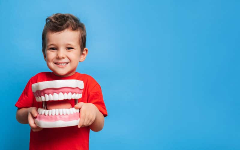 Fluoroprofilassi: come proteggere i denti dei tuoi bambini